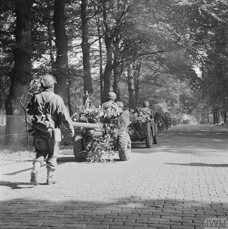 Men of the 2nd Battalion South Staffordshire Regiment entering Oosterbeek along the Utrechtsweg on their way towards Arnhem, 18 September 1944.