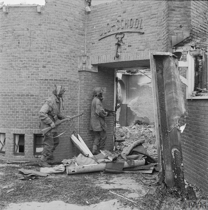 Sergeants J Whawell and J Turl of the Glider Pilot Regiment search for snipers in the ULO (Uitgebreid Lager Onderwijs) school in Kneppelhoutweg, Oosterbeek, 21 September 1944.