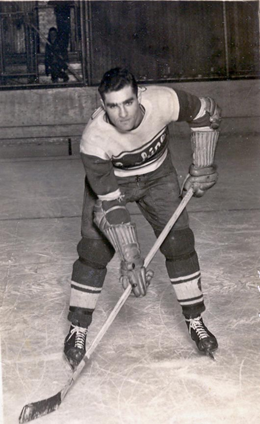 Moe Hurwitz playing hockey.png