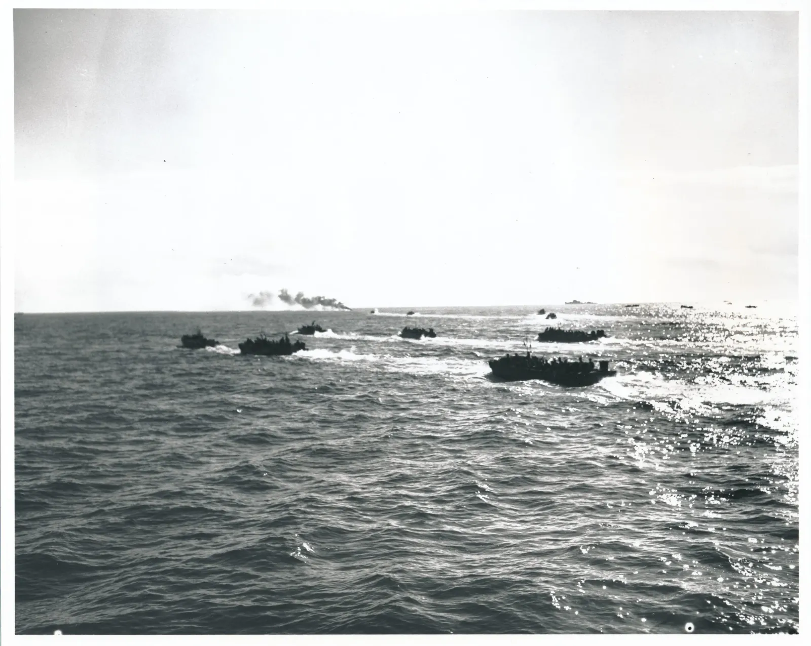 Landing craft carrying Canadian troops ashore to Dieppe, 19 August 1942