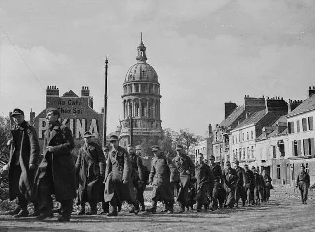 German prisoners march through Boulogne
